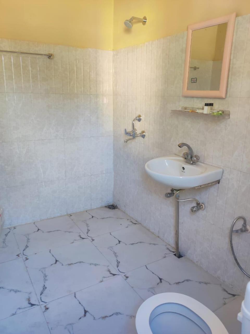 Jironi Resort Tezpur Экстерьер фото